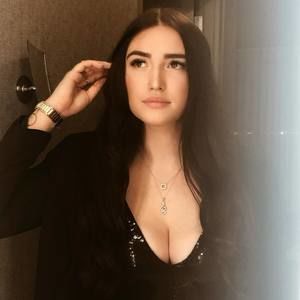 Meet your Posher, Alexia